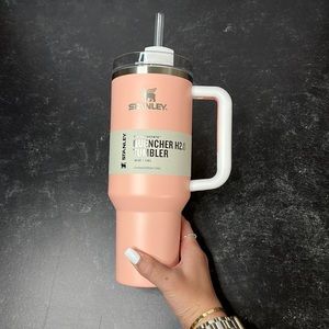 Stanley RARE 40oz Quencher H2.0 Flowstate Tumbler Peach LIMITED EDITION